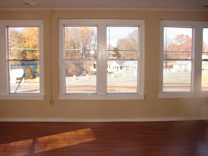 Foto del edificio - ONE BEDROOM, ONE BATH APARTMENT