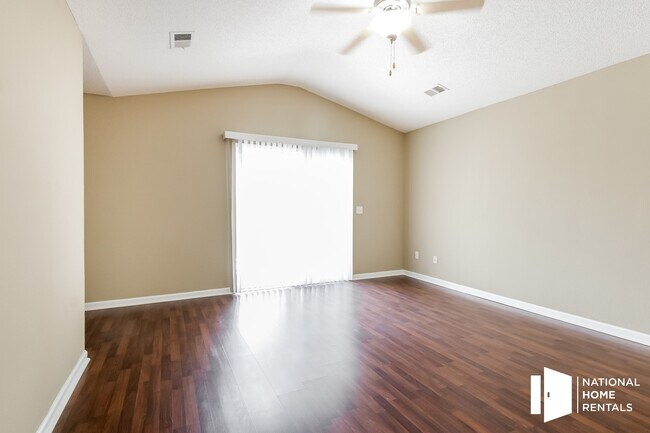 Foto del edificio - 227 Drooping Leaf Ln