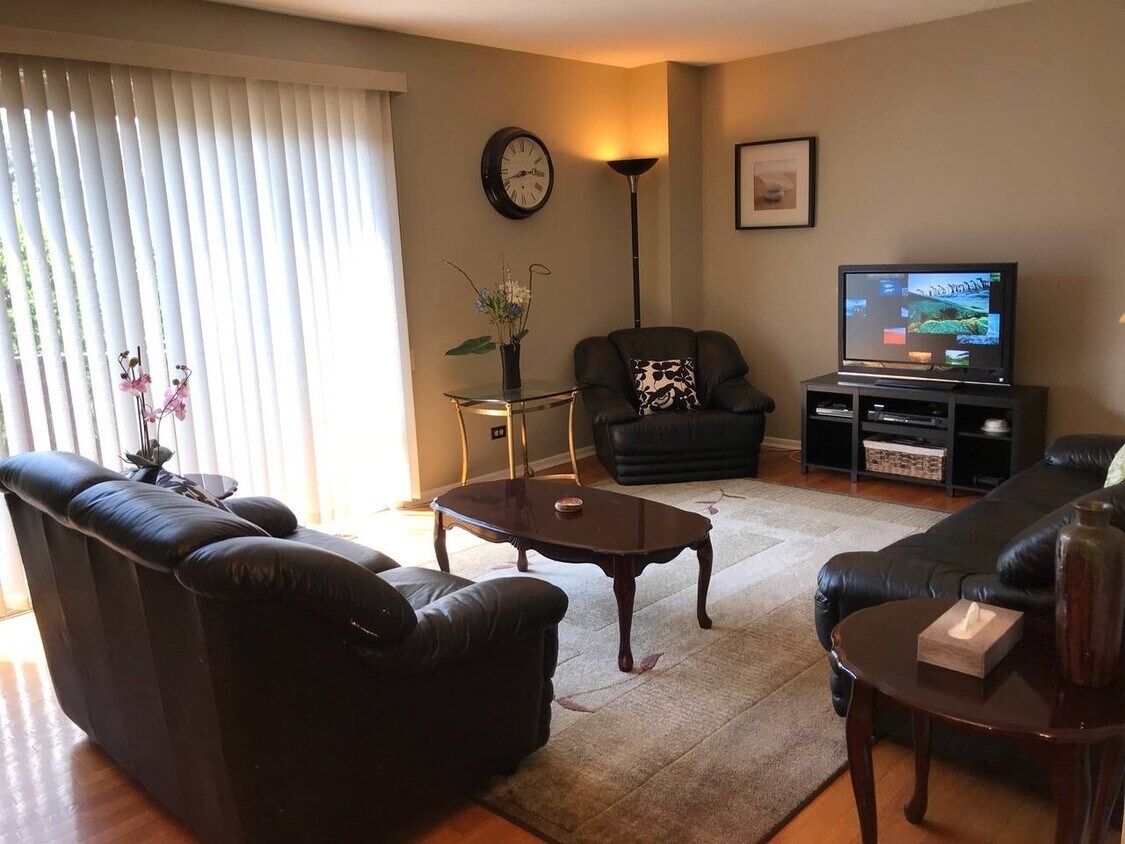 Foto principal - 553 W Park Ave
