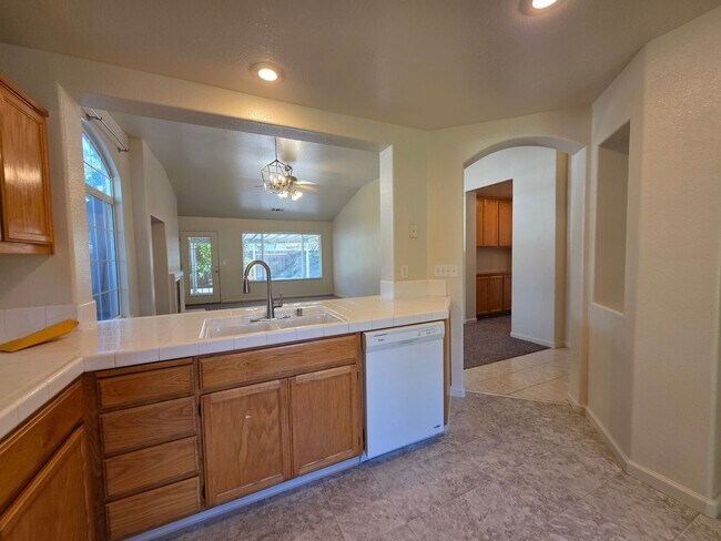 Building Photo - Single Story home in Sylvan Schools!