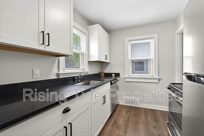 Foto del edificio - 1512 Emmons Ave