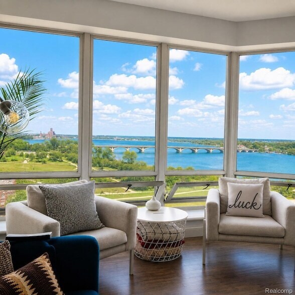 Foto del edificio - 250 E Harbortown Dr