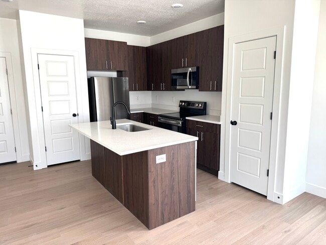 Building Photo - Slatewood Townhomes