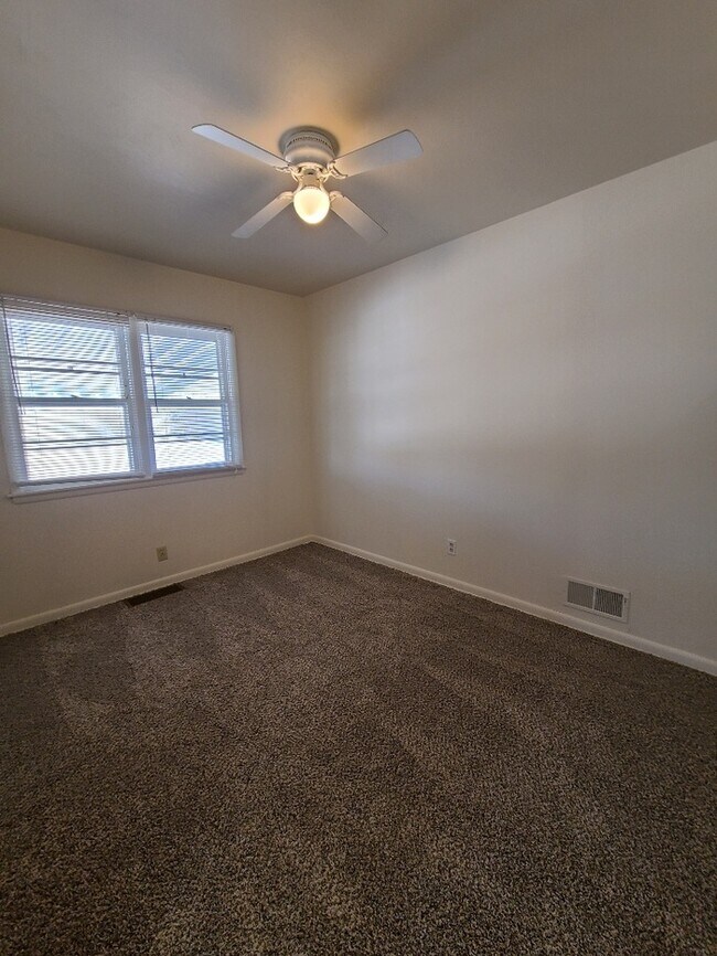 Foto del edificio - 2618 Henderson Dr