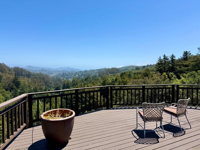 Building Photo - SPACIOUS THREE BED / THREE BATH HOME OFF OF PANORAMIC HWY WITH STUNNING VIEWS