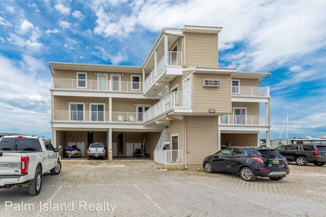 Building Photo - 13690 River Rd