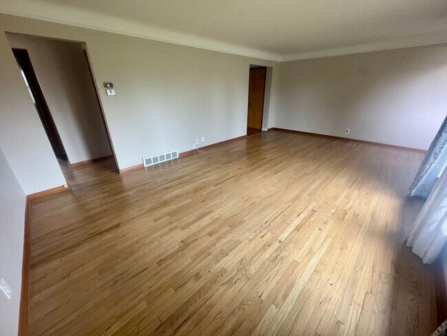 Foto del edificio - Charming 3-Bed Ranch in Parma FOR RENT!
