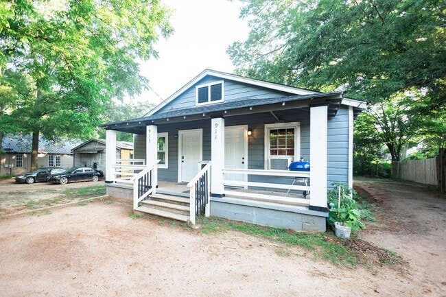 Building Photo - 911 Ray St