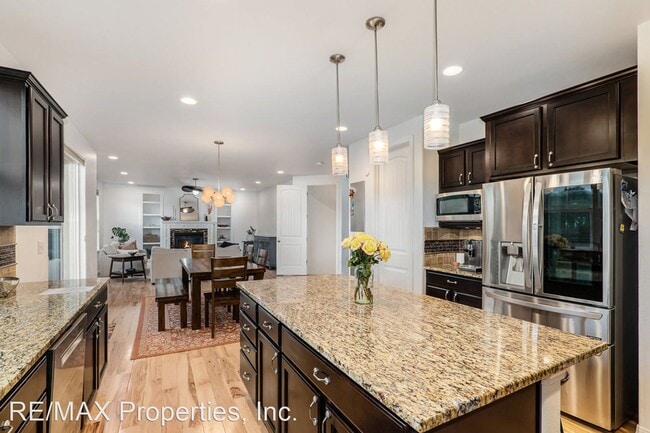 Building Photo - 5 br, 3.5 bath House - 1230 Crown Haven Cir.