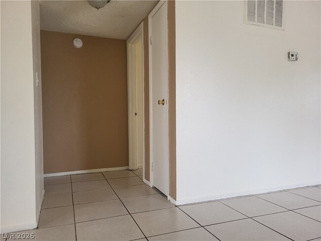 Building Photo - 4610 Elk Springs Ave