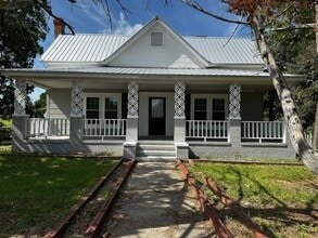 Building Photo - 213 E Main St