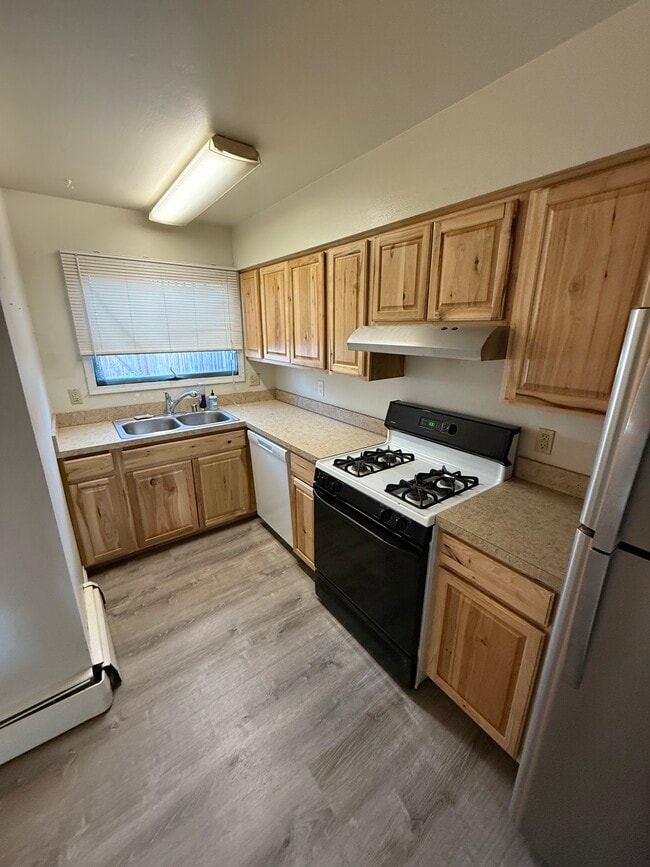 Building Photo - 4104 San Roberto Ave