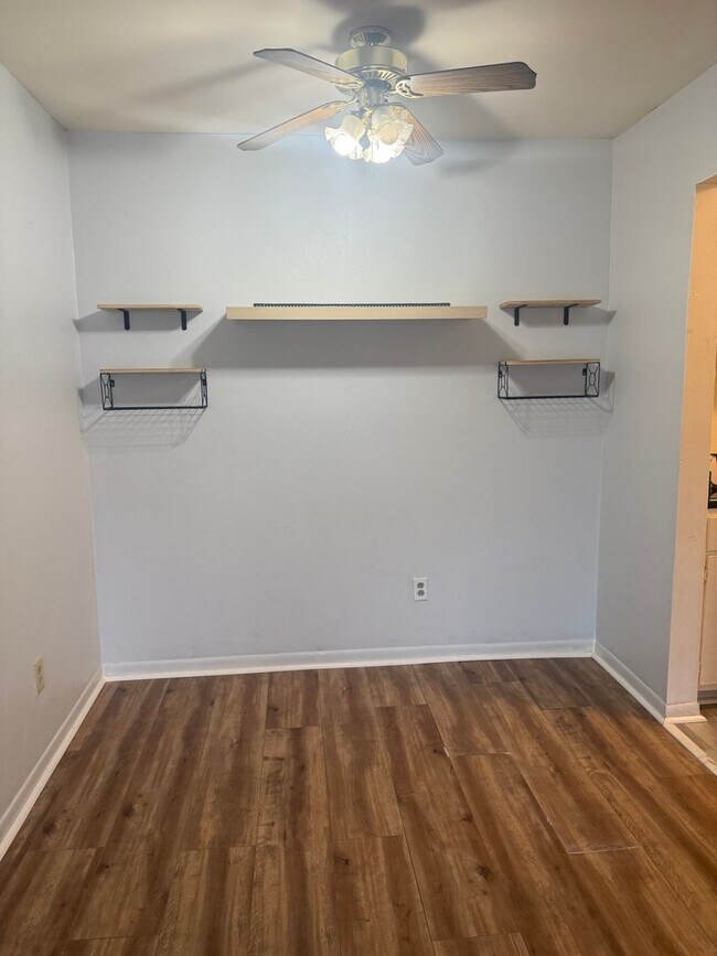 Foto del edificio - Right Around the Corner, Near Everywhere You Want to Be