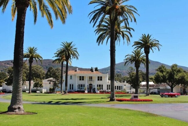 Building Photo - 668 Cottage Dr