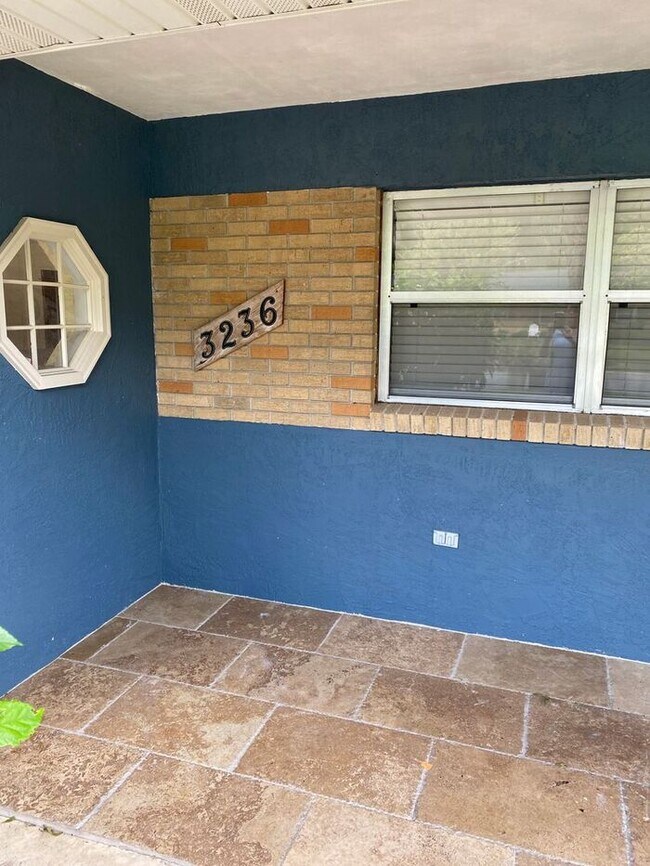 NEWLY UPDATED 3/2 Home In Downtown/Conway House Rental in Orlando