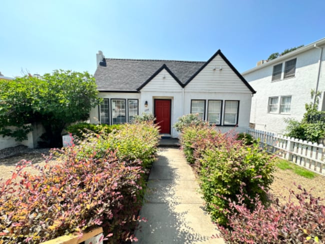 2327 Eureka Way