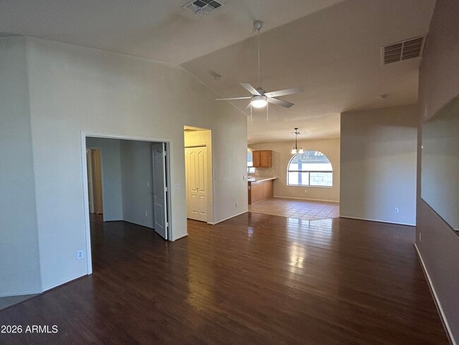 Foto del edificio - 15948 W Latham St