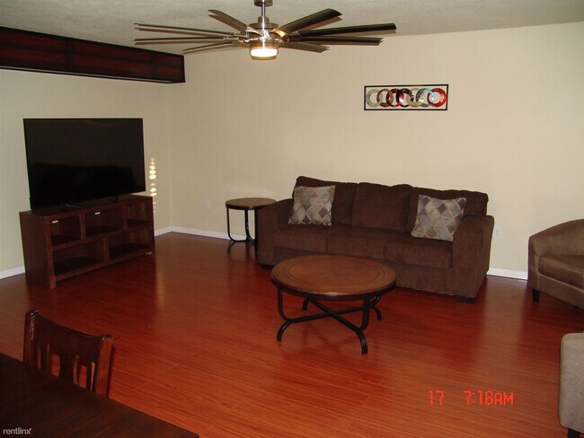 Foto del edificio - 3 br, 2 bath Condo - 461 West Holmes Avenu...