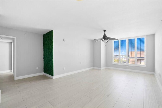 Building Photo - 610 W Las Olas Blvd
