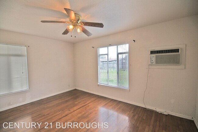 Building Photo - 3 br, 1 bath House - 554 Blaze