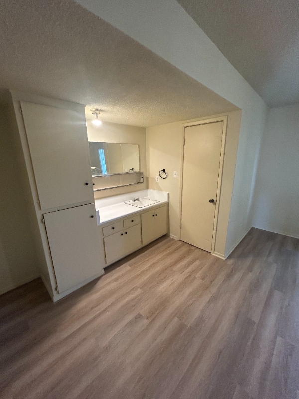 Building Photo - 1001 E Stearns Ave