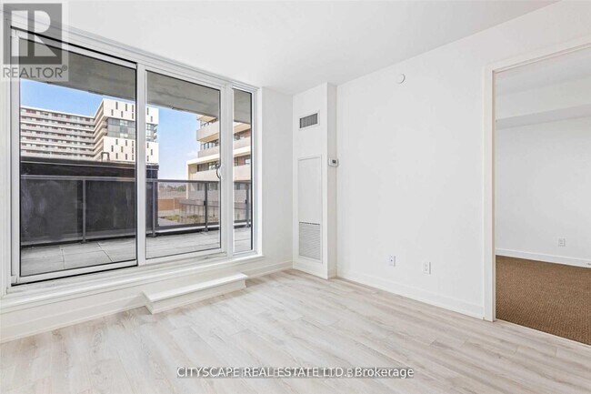 Building Photo - 120-120 Varna Dr