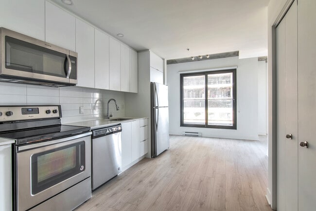 Building Photo - Myriade Condos for rent Ville Marie