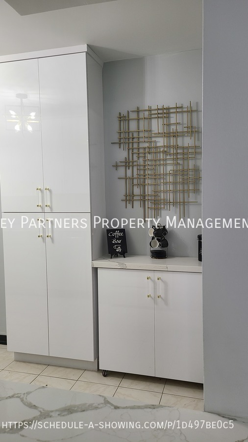 Foto del edificio - 2500 Parkview Dr