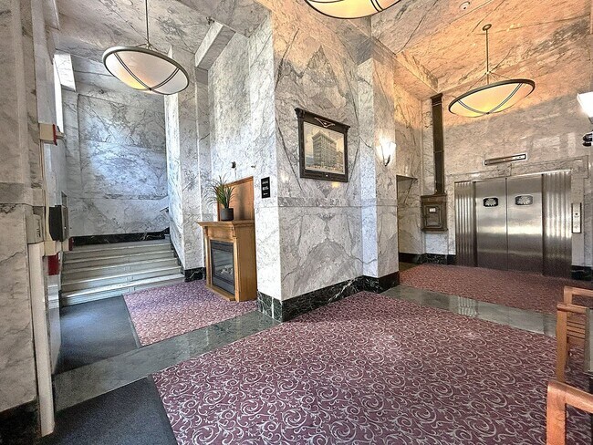 Foto del edificio - Unique home nestled in a Historic building...