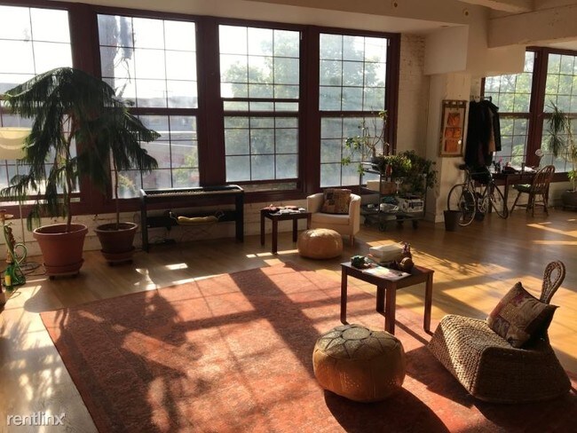 Foto del edificio - 3702 Payne Ave