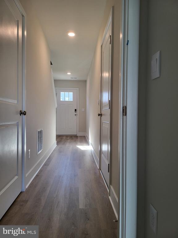 Building Photo - 180 Munsee Cir