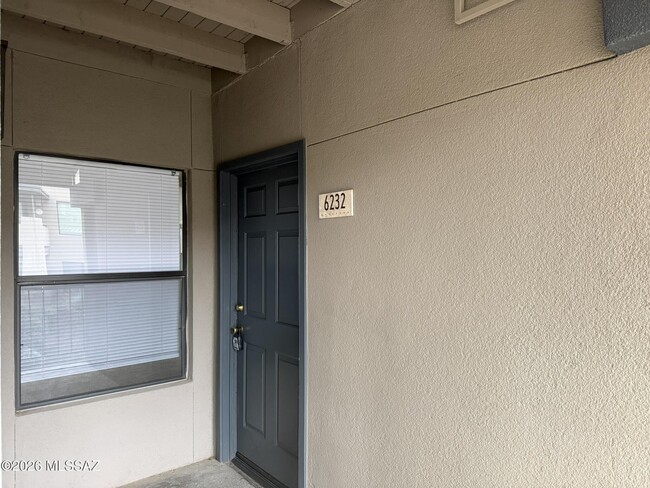 Building Photo - 5800 N Kolb Rd