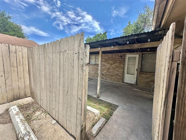 Building Photo - 207 W William Cannon Dr
