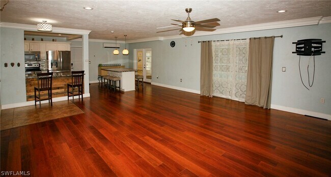 Foto del edificio - 1403 Davis Dr