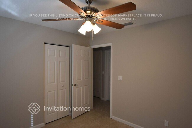 Building Photo - 371 SW Aero Cir