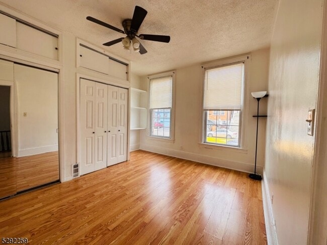 Building Photo - 809 Columbia Ave