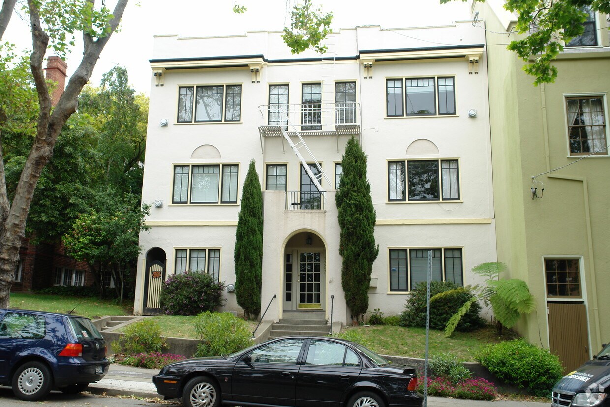 Foto del edificio - 1767 Euclid Ave