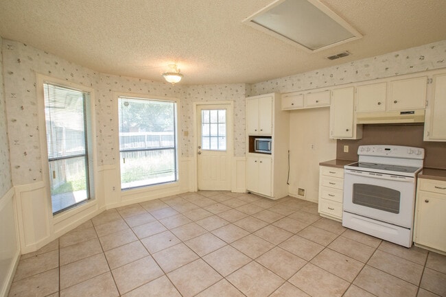 Building Photo - 2946 River Bend Ct