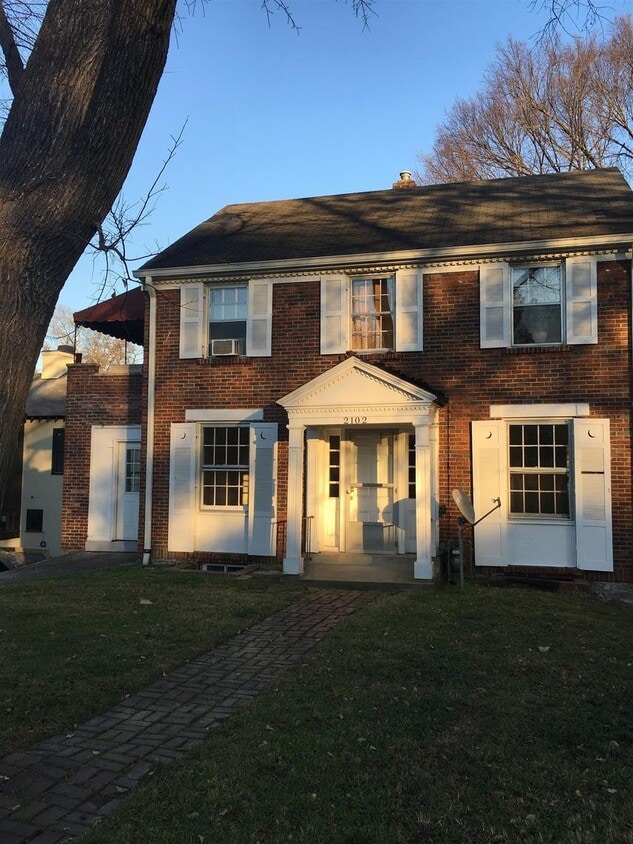Main floor of Adorable home for rent! - Main floor of Adorable home for rent!