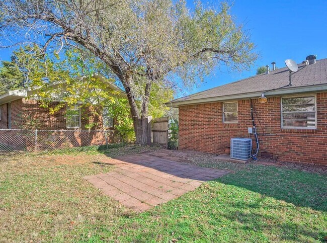 Building Photo - Welcome Home!!