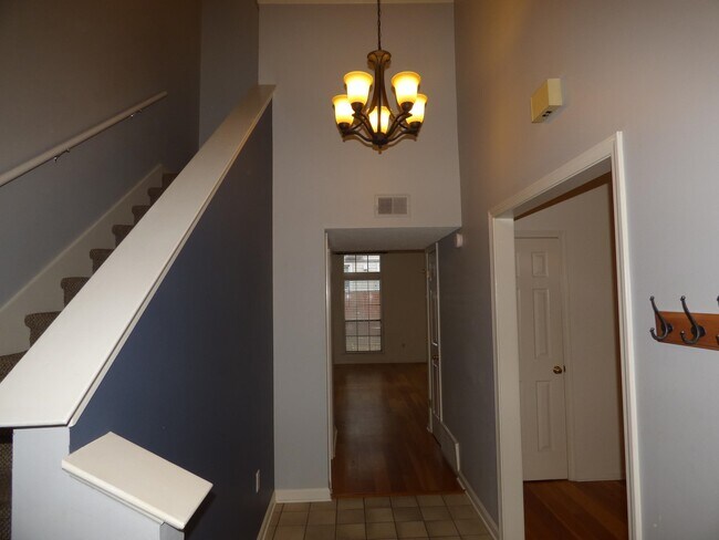 Foto del edificio - 1695 Belvedere Ct