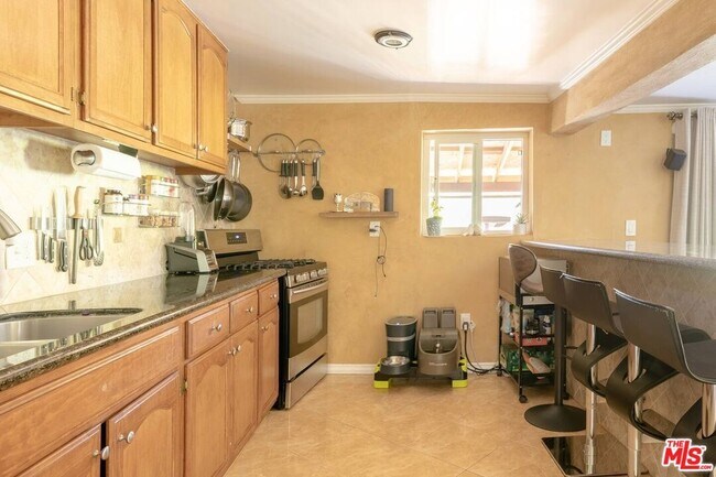 Foto del edificio - 15555 High Knoll Rd