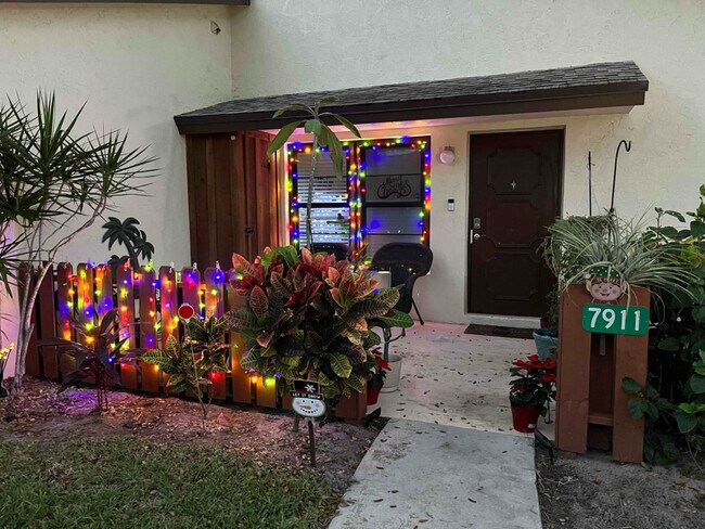 Foto del edificio - 7909 SE Villa Cir