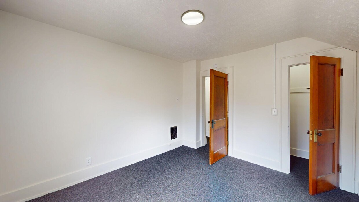 Primary Photo - 109 W Ely St