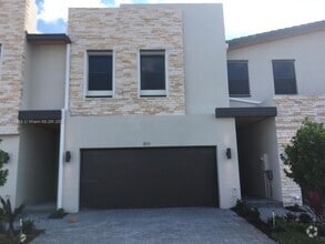 Building Photo - 8111 NW 104th Ct