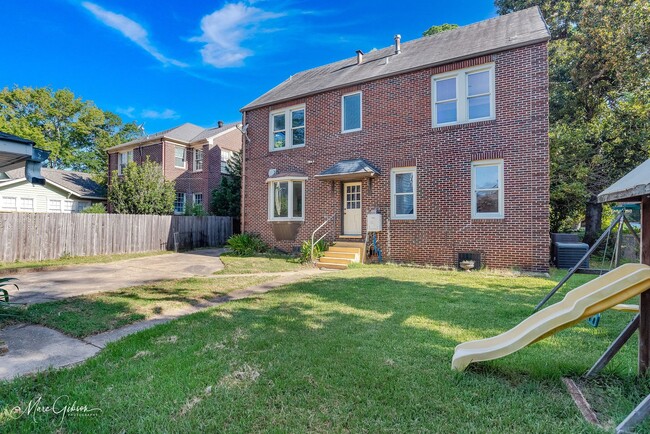 Foto del edificio - Utilities Included