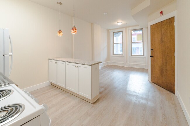 Photo - 651 N 33rd St Apartments