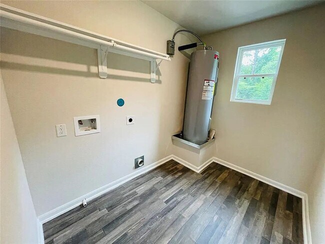 Foto del edificio - Beautiful New 2 story home in the gated Cedar Point Community in Lake Livingston!!