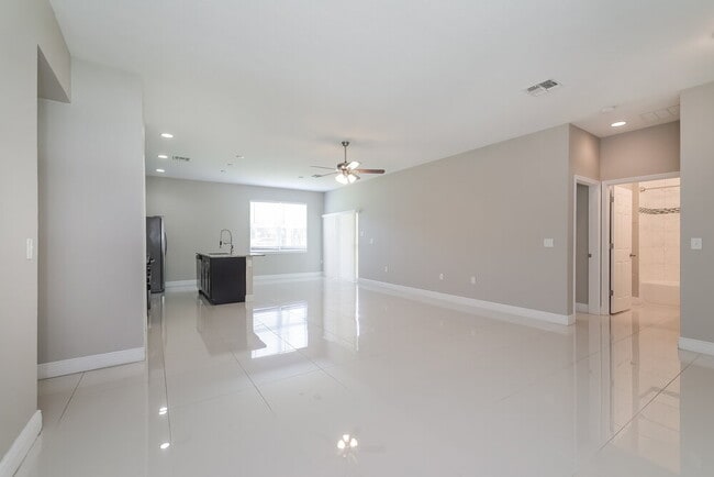 Building Photo - 1010 Heron Ct