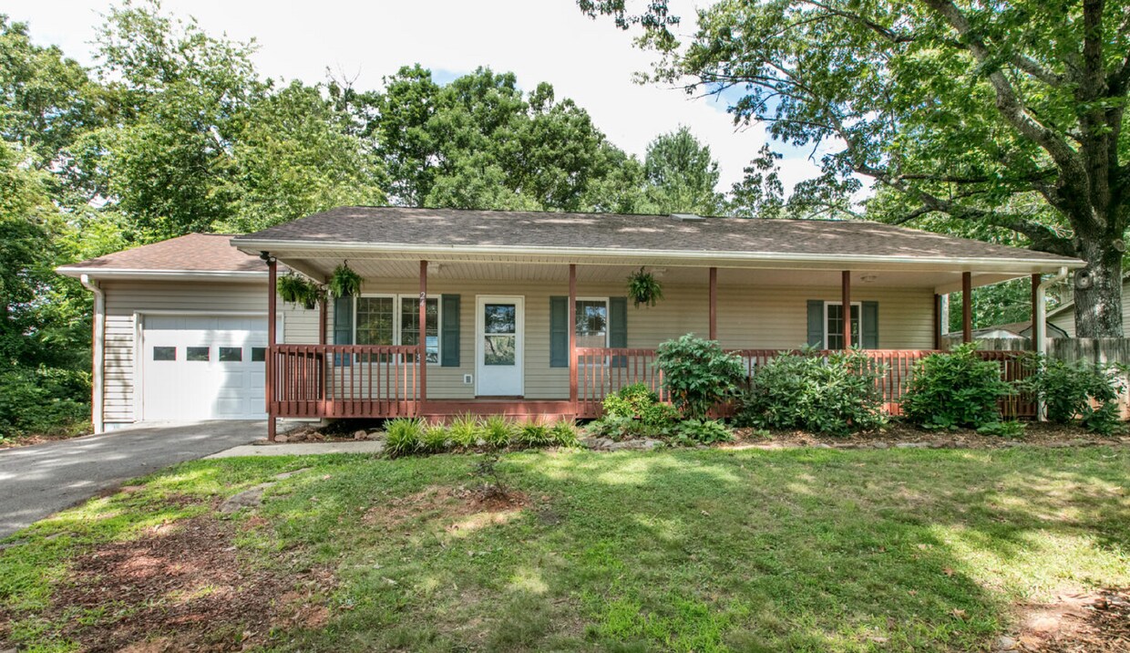 24 Memory Ln, Arden, NC 28704 Room for Rent in Arden, NC